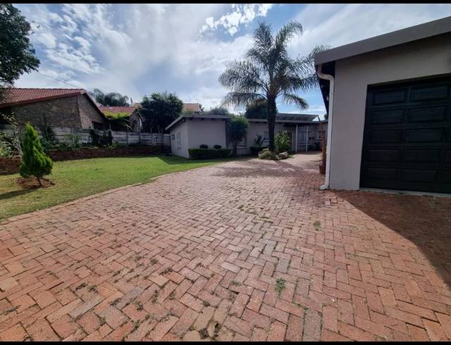 4 BEDROOM HOUSE FOR SALE IN GARSFONTEIN